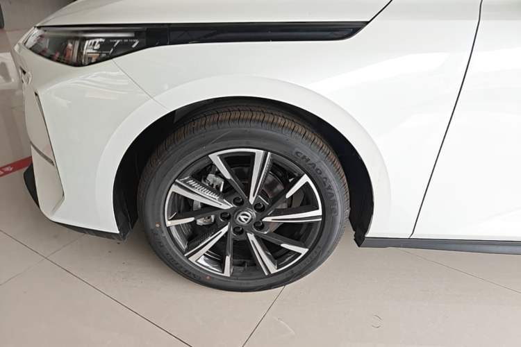 Used CHANGAN Eado 2025 Blue Whale 1.5T 500Bar Prestige Model Left Front Wheel Hub