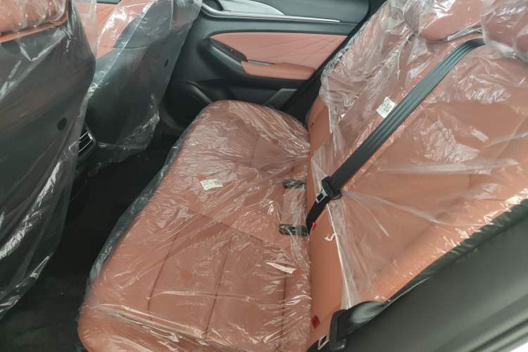 Used CHANGAN Eado 2025 PLUS 1.4T Dual-Clutch High-Energy Version Left Rear Seat