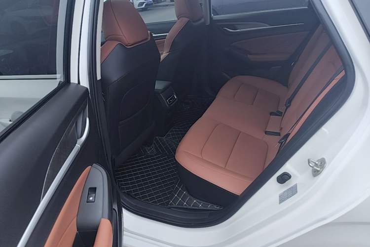 Used CHANGAN Eado 2025 PLUS 1.4T Dual-Clutch High-Energy Version Left Rear Seat