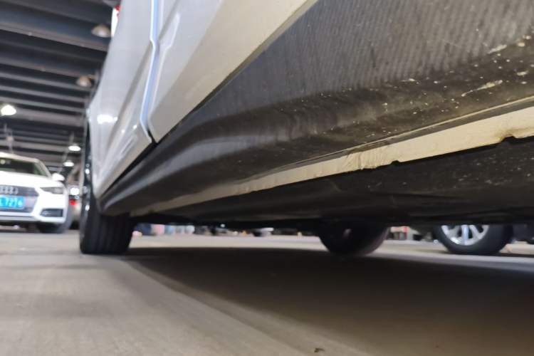 Used CHANGAN Eado 2025 Blue Whale 1.5T 500Bar Prestige Model Left Side Sill