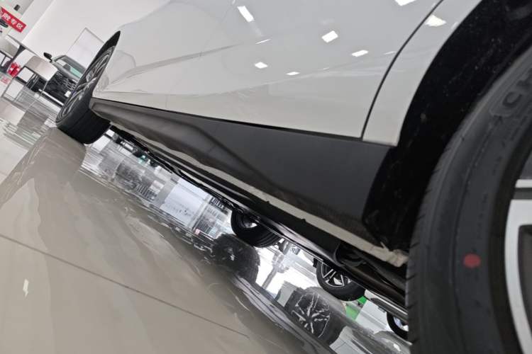 Used CHANGAN Eado 2025 Blue Whale 1.5T 500Bar Prestige Model Left Side Sill