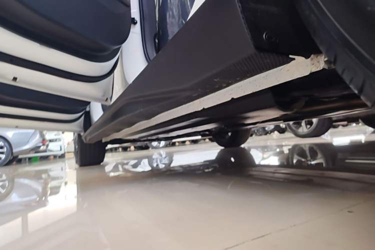 Used CHANGAN Eado 2025 Blue Whale 1.5T 500Bar Prestige Model Left Side Sill