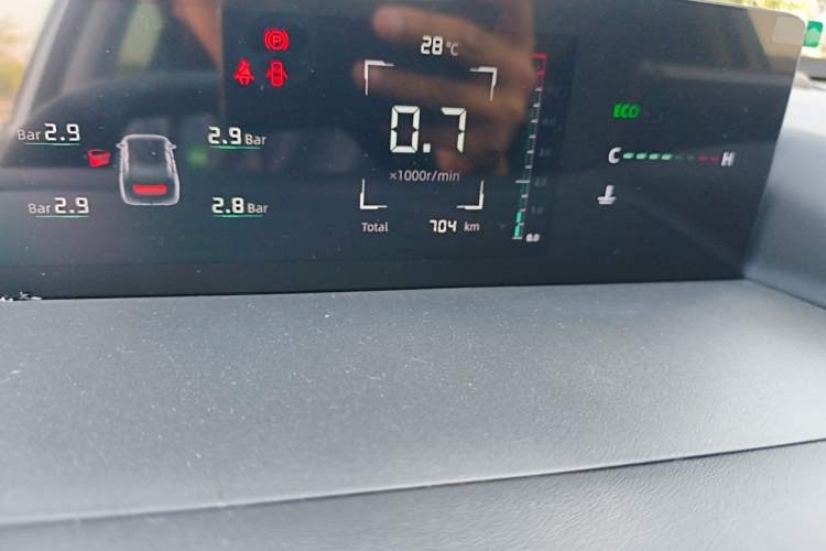 Used CHANGAN Eado 2025 Blue Whale 1.5T 500Bar Prestige Model Odometer Close Up
