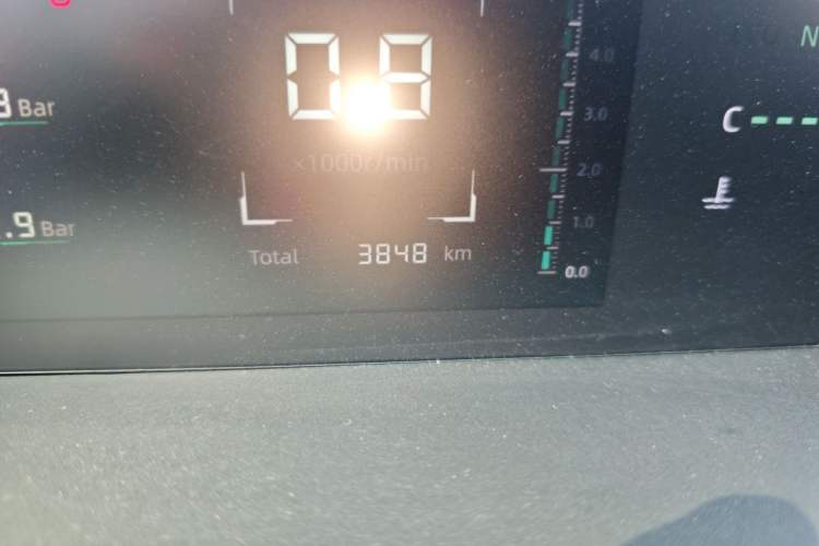 Used CHANGAN Eado 2025 Blue Whale 1.5T 500Bar Prestige Model Odometer Close Up