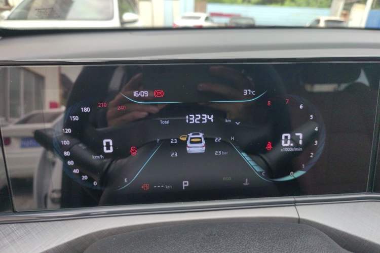Used CHANGAN Eado 2025 PLUS 1.4T Dual-Clutch High-Energy Version Odometer Close Up