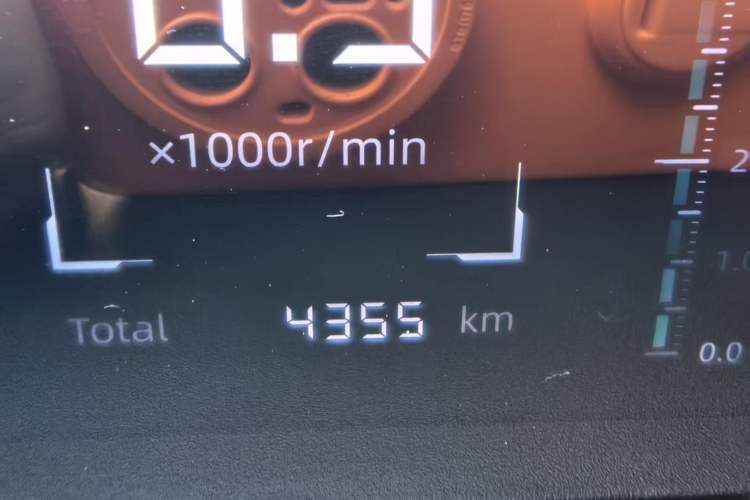 Used CHANGAN Eado 2025 Blue Whale 1.5T 500Bar Prestige Model Odometer Close Up