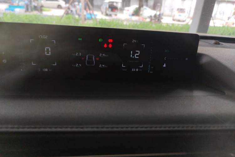 Used CHANGAN Eado 2025 Blue Whale 1.5T 500Bar Prestige Model Odometer Close Up