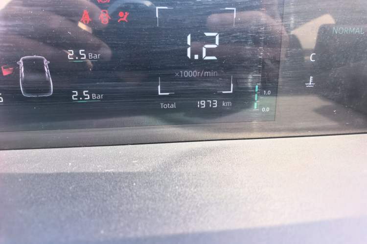 Used CHANGAN Eado 2025 Blue Whale 1.5T 500Bar Prestige Model Odometer Close Up