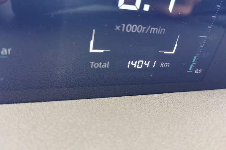 Used CHANGAN Eado 2025 Blue Whale 1.5T 500Bar Prestige Model Odometer Close Up