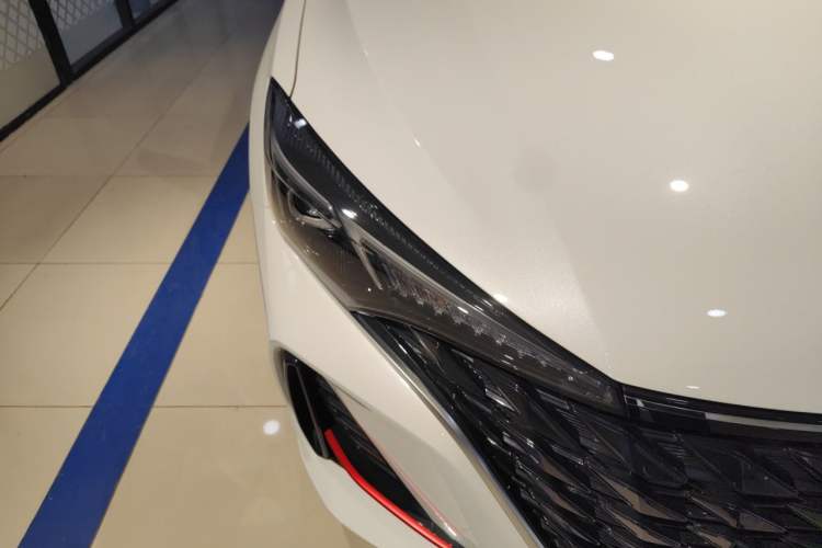 Used CHANGAN Eado 2025 PLUS 1.4T Dual-Clutch High-Energy Version Right Front Headlight