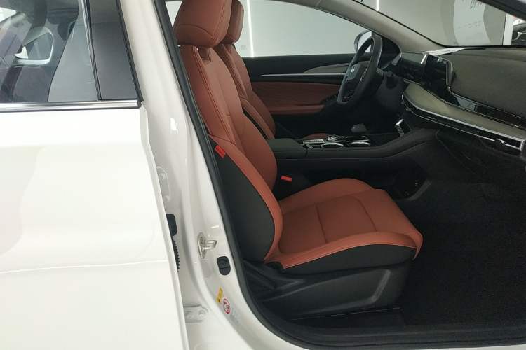 Used CHANGAN Eado 2025 PLUS 1.4T Dual-Clutch High-Energy Version Right Front Seat