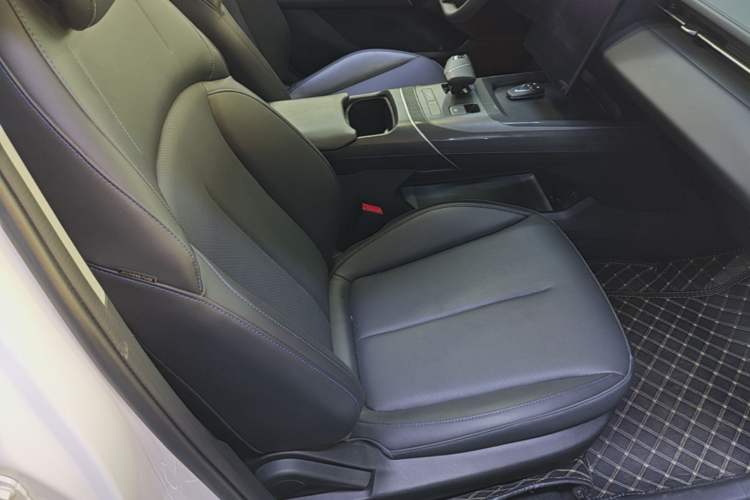 Used CHANGAN Eado 2025 Blue Whale 1.5T 500Bar Prestige Model Right Front Seat