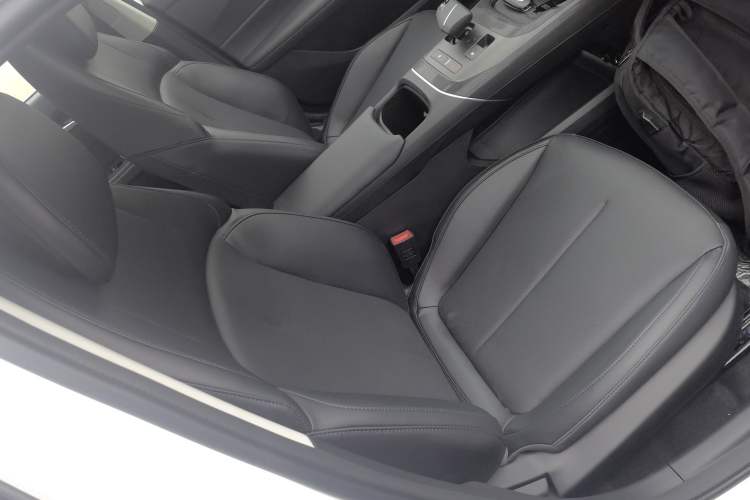 Used CHANGAN Eado 2025 Blue Whale 1.5T 500Bar Prestige Model Right Front Seat