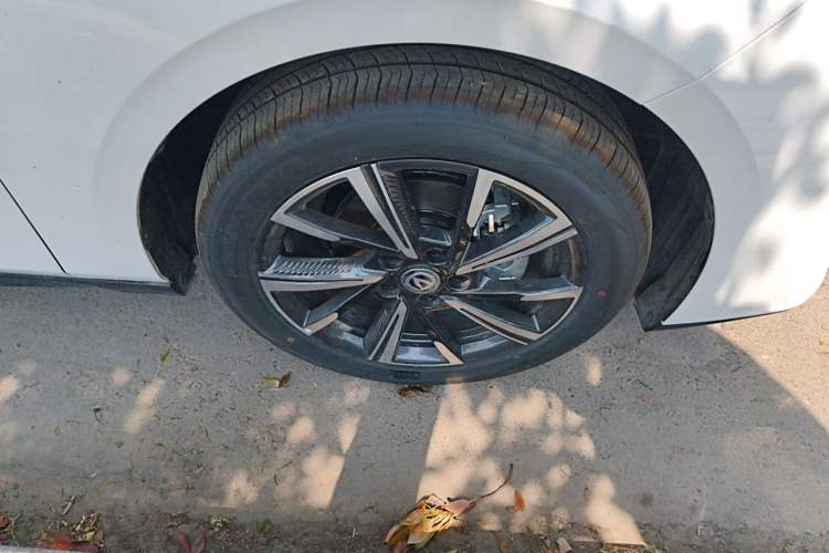 Used CHANGAN Eado 2025 Blue Whale 1.5T 500Bar Prestige Model Right Front Wheel Hub