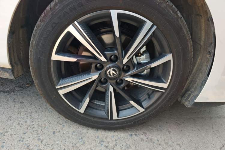 Used CHANGAN Eado 2025 Blue Whale 1.5T 500Bar Prestige Model Right Front Wheel Hub