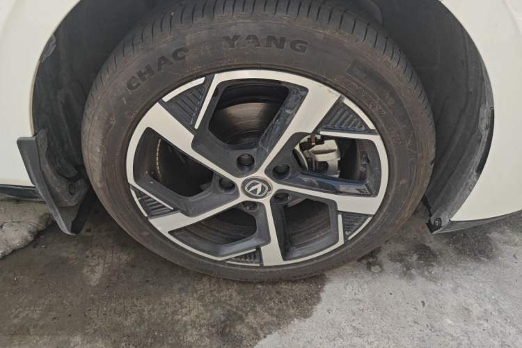 Used CHANGAN Eado 2025 Blue Whale 1.5T 500Bar Flagship Model Right Front Wheel Hub