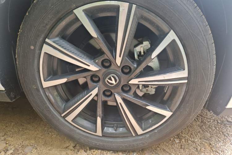 Used CHANGAN Eado 2025 Blue Whale 1.5T 500Bar Prestige Model Right Front Wheel Hub