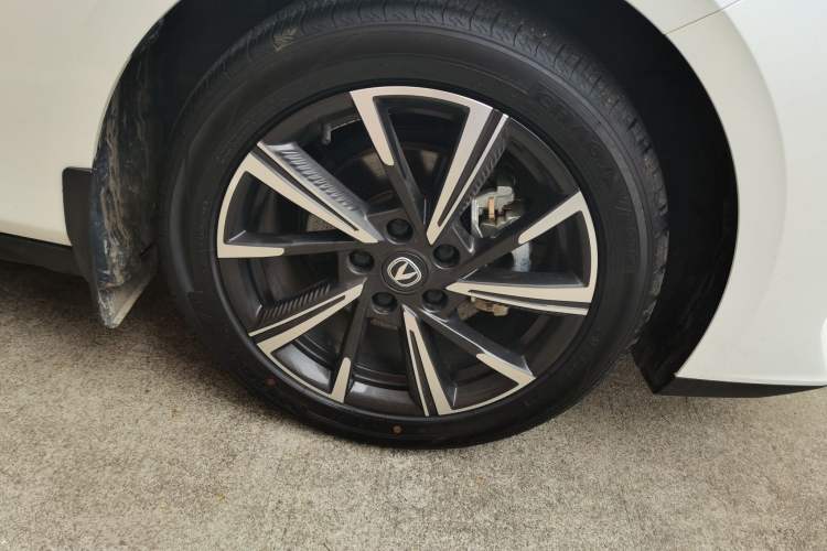 Used CHANGAN Eado 2025 Blue Whale 1.5T 500Bar Prestige Model Right Front Wheel Hub