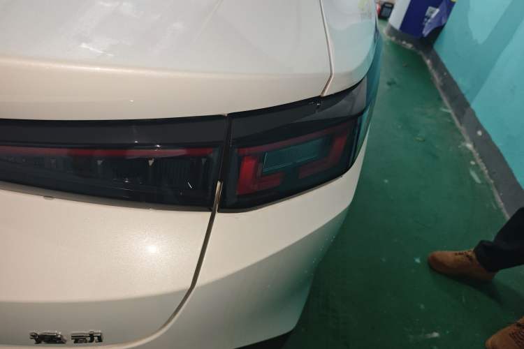 Used CHANGAN Eado 2025 Blue Whale 1.5T 500Bar Prestige Model Right Rear Taillight