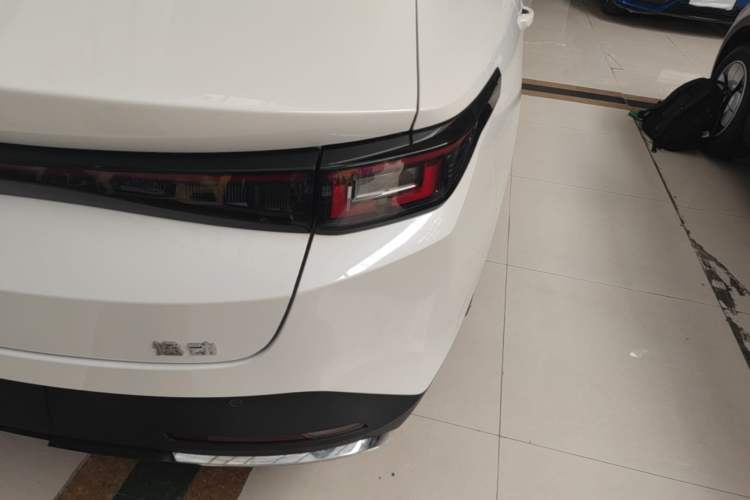 Used CHANGAN Eado 2025 Blue Whale 1.5T 500Bar Prestige Model Right Rear Taillight