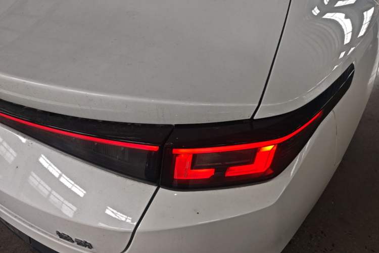 Used CHANGAN Eado 2025 Blue Whale 1.5T 500Bar Prestige Model Right Rear Taillight