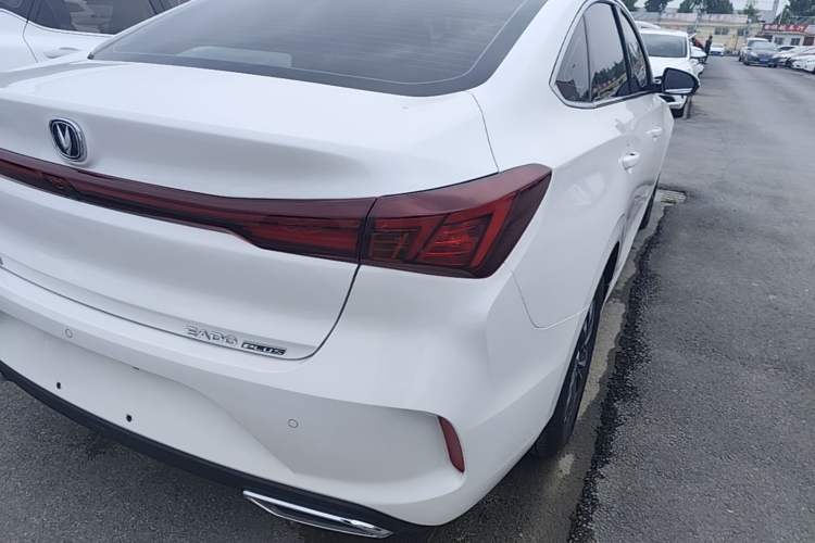 Used CHANGAN Eado 2025 PLUS 1.4T Dual-Clutch High-Energy Version Right Rear Taillight