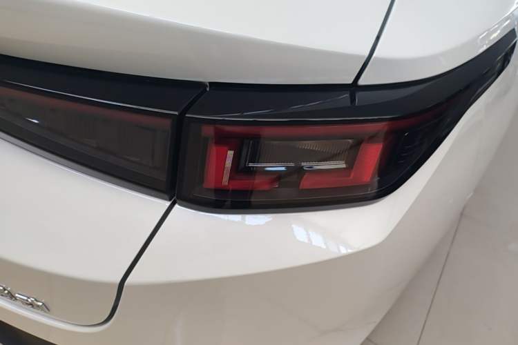 Used CHANGAN Eado 2025 Blue Whale 1.5T 500Bar Prestige Model Right Rear Taillight