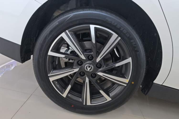 Used CHANGAN Eado 2025 Blue Whale 1.5T 500Bar Prestige Model Right Rear Wheel Hub