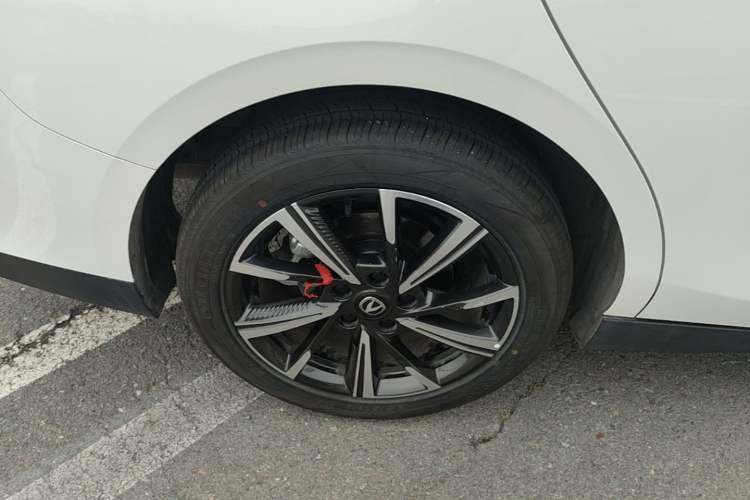 Used CHANGAN Eado 2025 Blue Whale 1.5T 500Bar Prestige Model Right Rear Wheel Hub