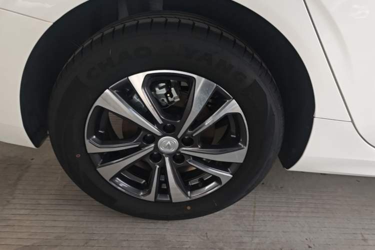 Used CHANGAN Eado 2025 PLUS 1.4T Dual-Clutch High-Energy Version Right Rear Wheel Hub