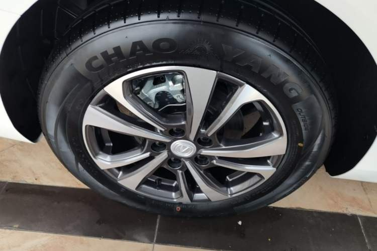 Used CHANGAN Eado 2025 PLUS 1.4T Dual-Clutch High-Energy Version Right Rear Wheel Hub
