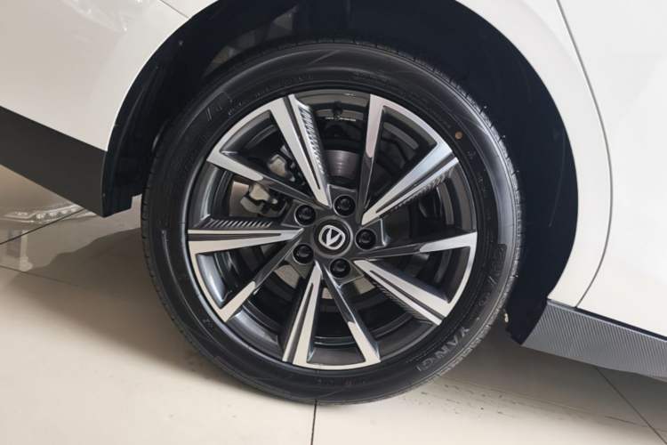 Used CHANGAN Eado 2025 Blue Whale 1.5T 500Bar Flagship Model Right Rear Wheel Hub