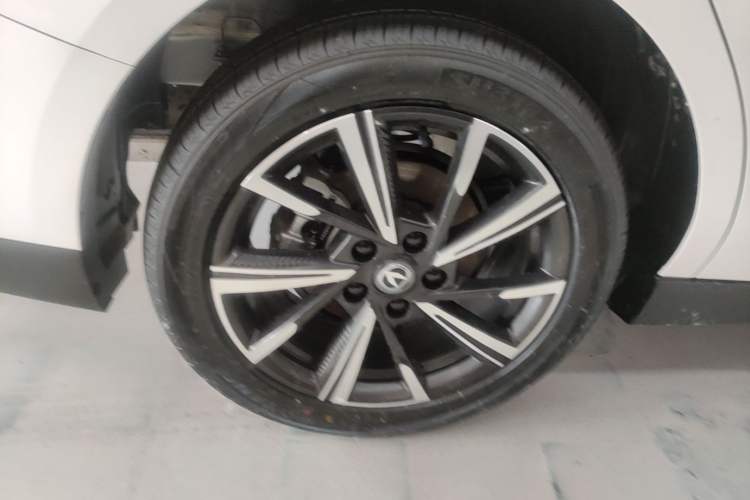 Used CHANGAN Eado 2025 Blue Whale 1.5T 500Bar Prestige Model Right Rear Wheel Hub