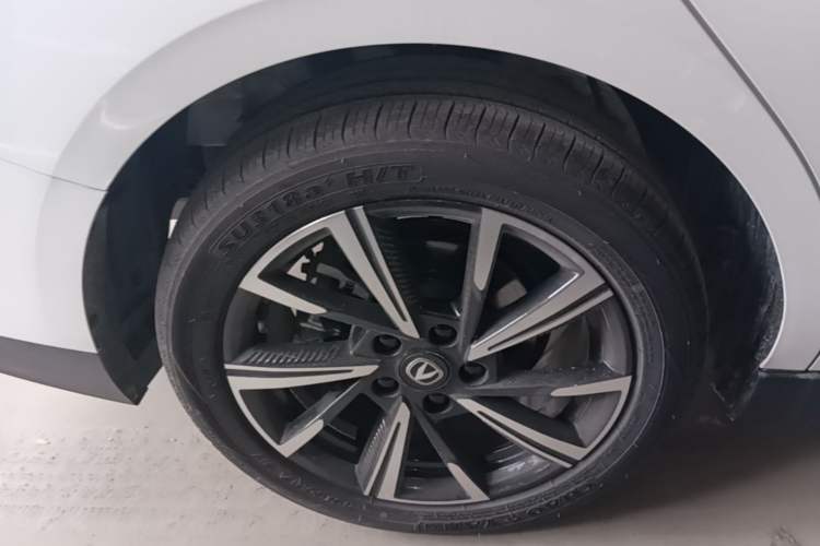 Used CHANGAN Eado 2025 Blue Whale 1.5T 500Bar Prestige Model Right Rear Wheel Hub