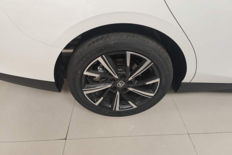 Used CHANGAN Eado 2025 Blue Whale 1.5T 500Bar Prestige Model Right Rear Wheel Hub