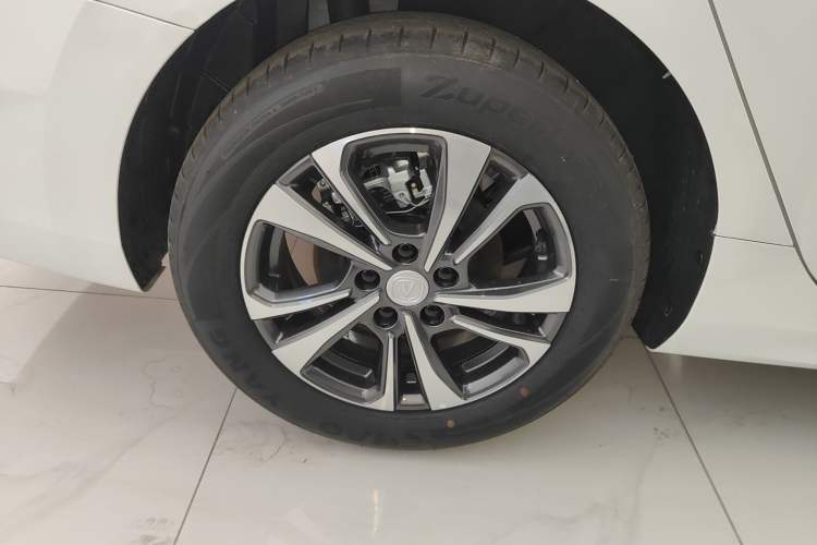 Used CHANGAN Eado 2025 PLUS 1.4T Dual-Clutch High-Energy Version Right Rear Wheel Hub