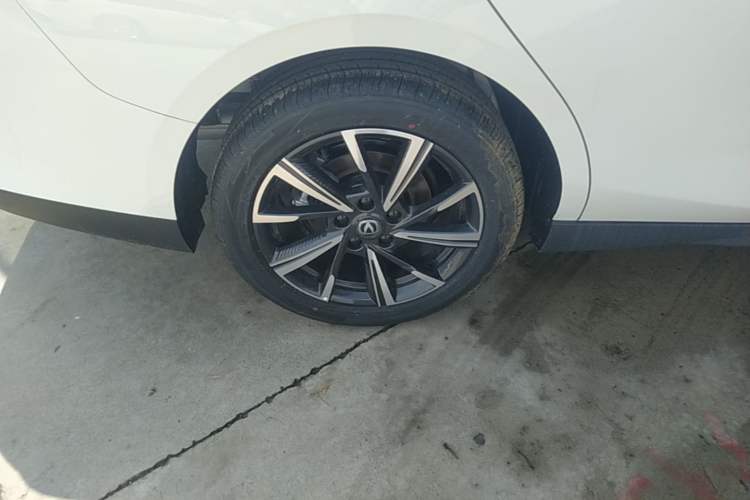 Used CHANGAN Eado 2025 Blue Whale 1.5T 500Bar Prestige Model Right Rear Wheel Hub