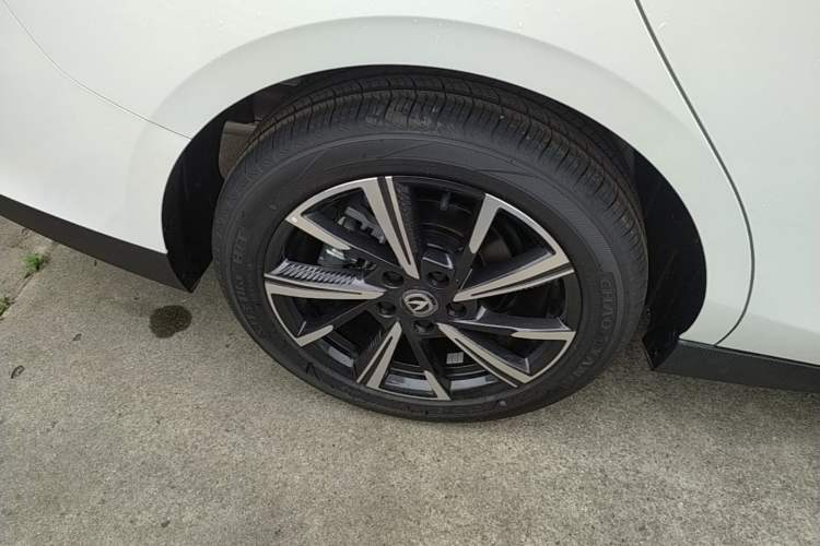 Used CHANGAN Eado 2025 Blue Whale 1.5T 500Bar Prestige Model Right Rear Wheel Hub