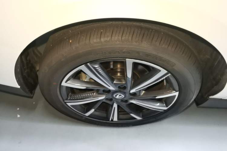 Used CHANGAN Eado 2025 Blue Whale 1.5T 500Bar Prestige Model Right Rear Wheel Hub