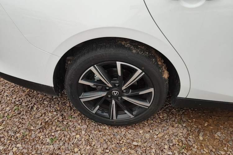 Used CHANGAN Eado 2025 Blue Whale 1.5T 500Bar Prestige Model Right Rear Wheel Hub
