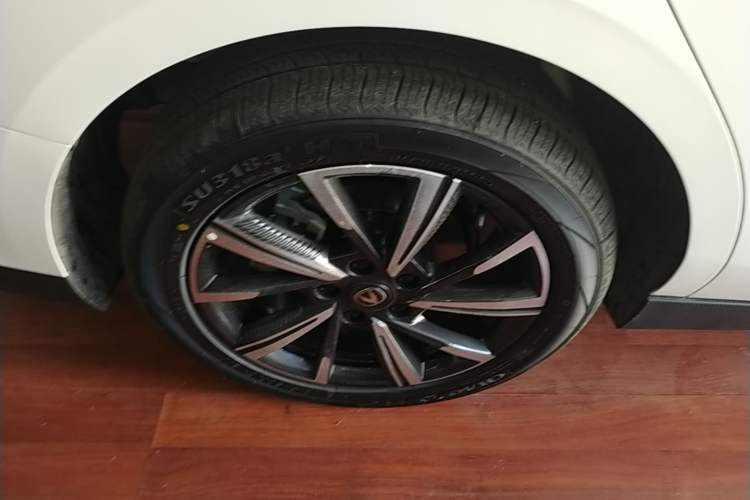 Used CHANGAN Eado 2025 Blue Whale 1.5T 500Bar Prestige Model Right Rear Wheel Hub