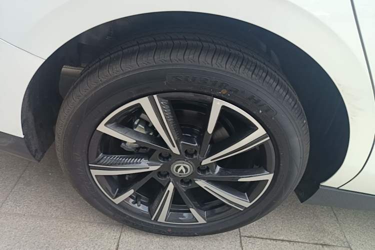 Used CHANGAN Eado 2025 Blue Whale 1.5T 500Bar Prestige Model Right Rear Wheel Hub