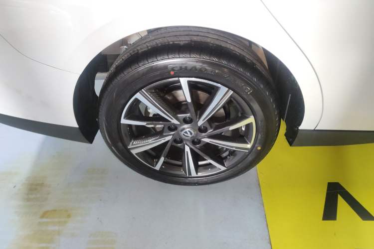 Used CHANGAN Eado 2025 Blue Whale 1.5T 500Bar Prestige Model Right Rear Wheel Hub