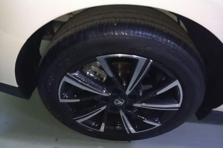 Used CHANGAN Eado 2025 Blue Whale 1.5T 500Bar Prestige Model Right Rear Wheel Hub