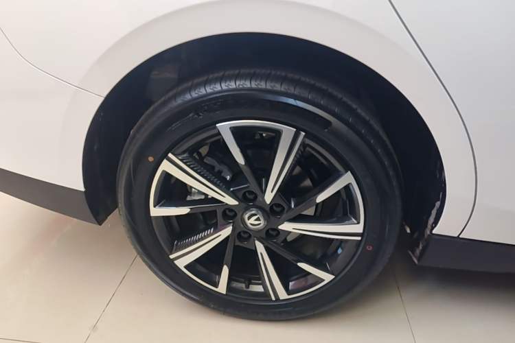 Used CHANGAN Eado 2025 Blue Whale 1.5T 500Bar Prestige Model Right Rear Wheel Hub
