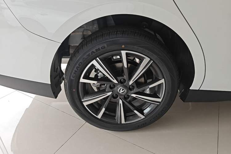 Used CHANGAN Eado 2025 Blue Whale 1.5T 500Bar Prestige Model Right Rear Wheel Hub