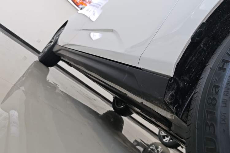 Used CHANGAN Eado 2025 Blue Whale 1.5T 500Bar Prestige Model Right Side Sill