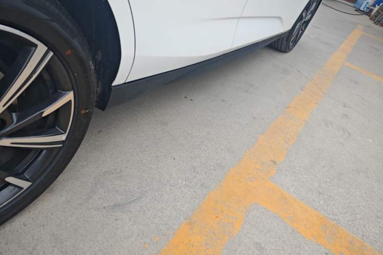 Used CHANGAN Eado 2025 Blue Whale 1.5T 500Bar Prestige Model Right Side Sill