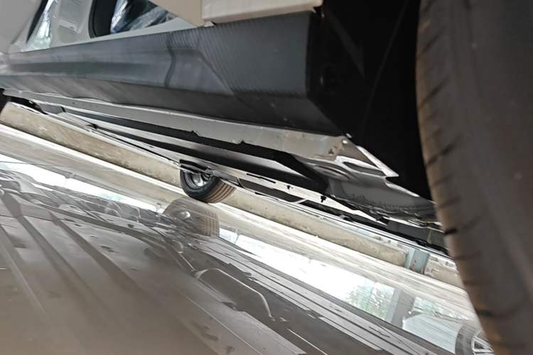 Used CHANGAN Eado 2025 Blue Whale 1.5T 500Bar Prestige Model Right Side Sill