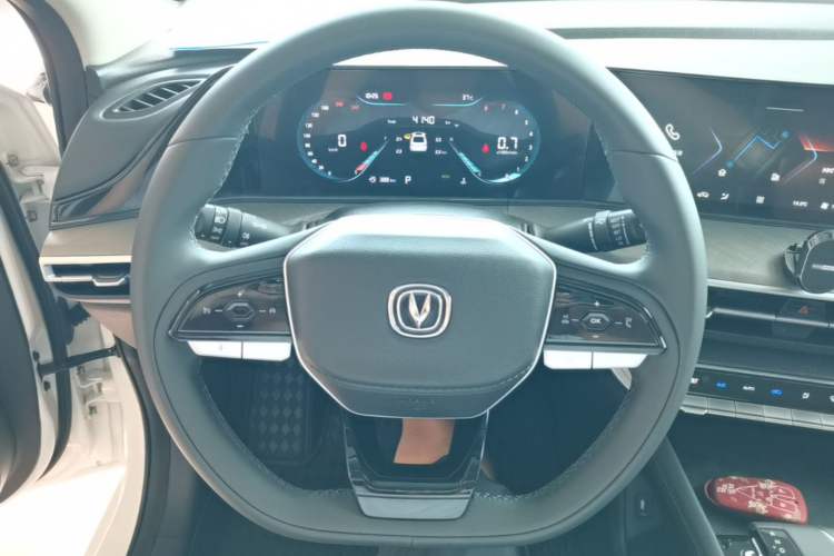 Used CHANGAN Eado 2025 PLUS 1.4T Dual-Clutch High-Energy Version Steering Wheel
